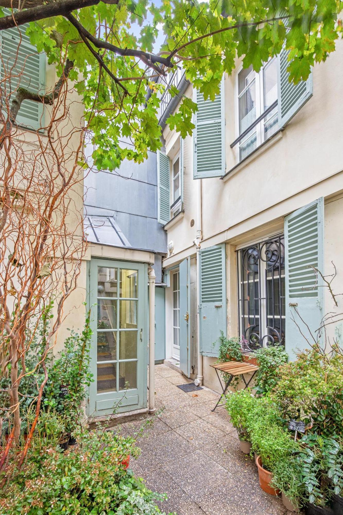 Apartment Parisian House Paris
