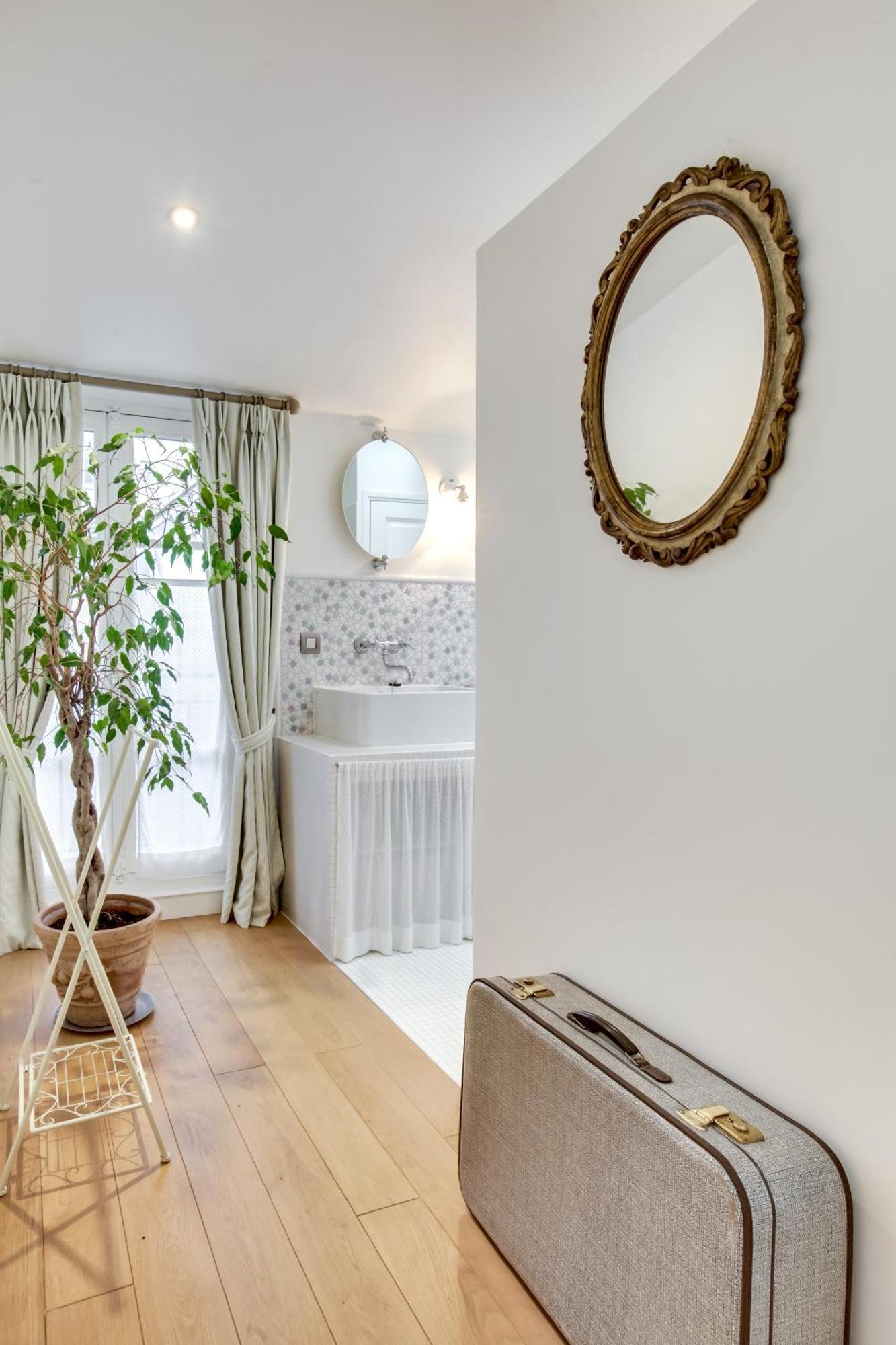 Parisian House Apartment