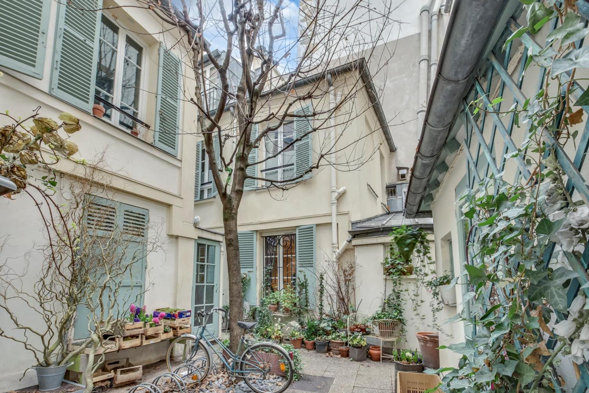 Parisian House Apartment